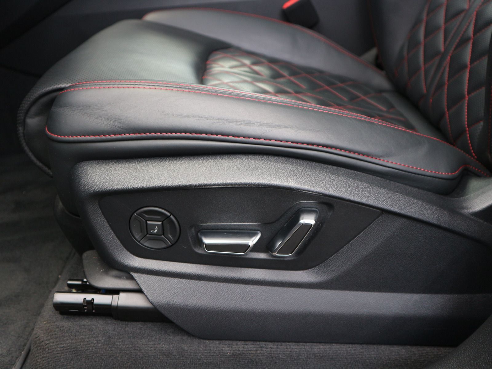Audi Q8 S line 50 TDI quattro SITZBELÜFTUNG*PANO*AHK