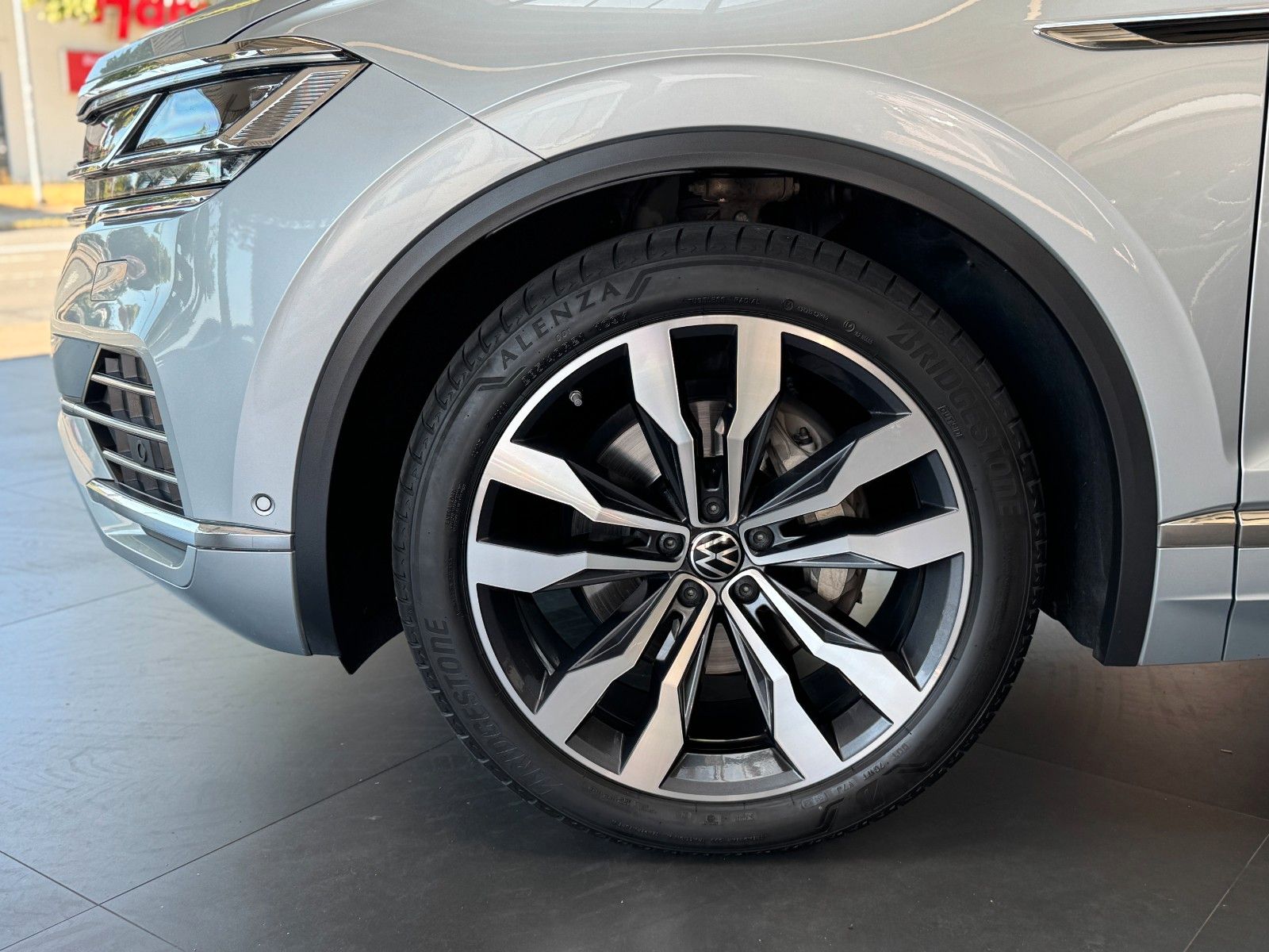 Volkswagen Touareg 3.0TDI Elegance 4Motion - Samsaru's Car Outlet