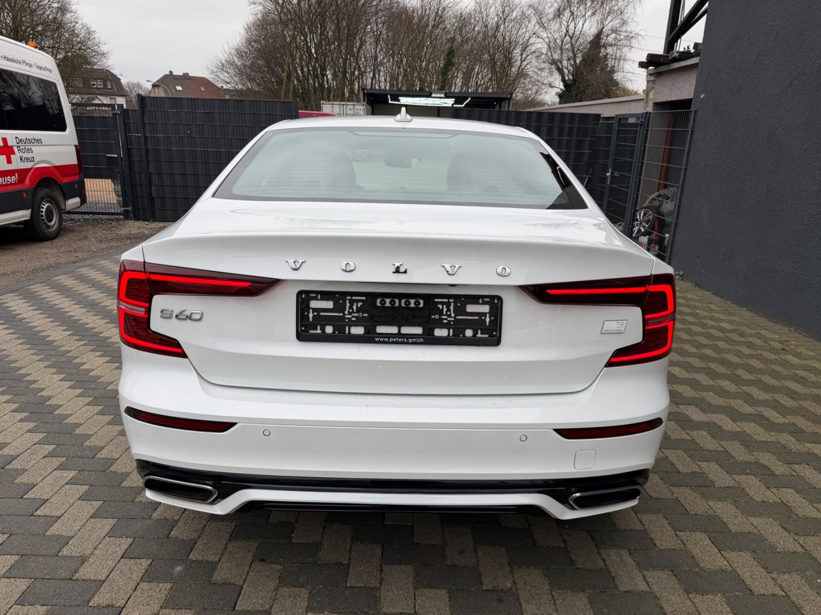Volvo S60 Lim. R Design Plug-In Hybrid AWD Pano VOLL