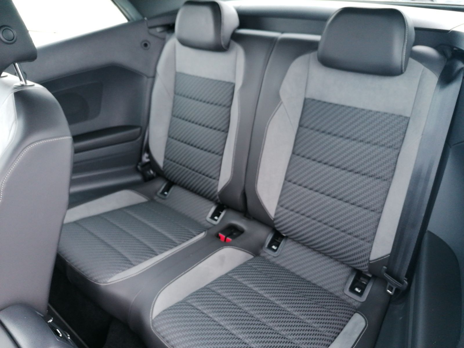 Volkswagen T-Roc 1.5TSI R-Line - Samsaru's Car Outlet