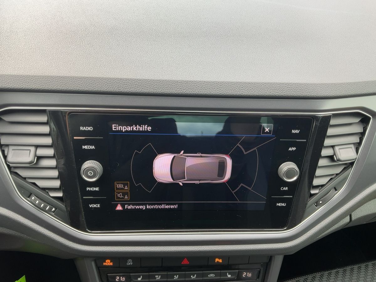 Volkswagen T-Roc 1.5 TSI R-LINE - Samsaru's Car Outlet