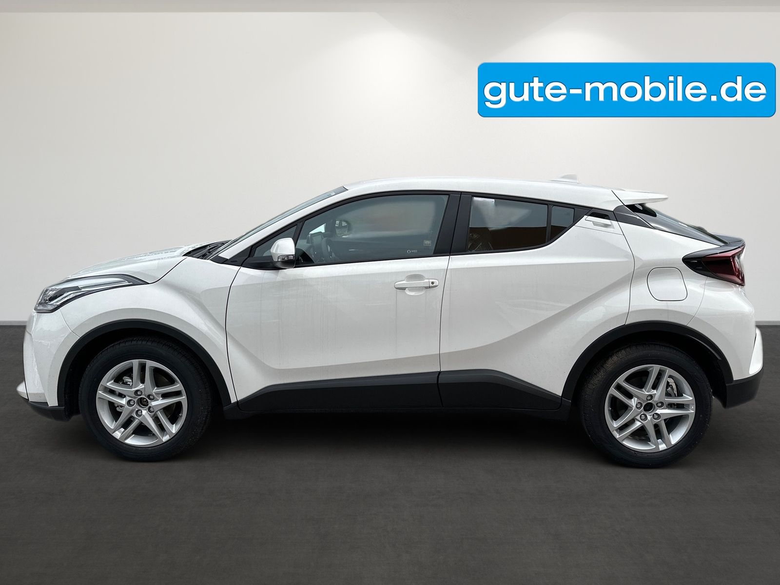 Toyota C-HR 1.8-l-Hybrid - Samsaru's Car Outlet