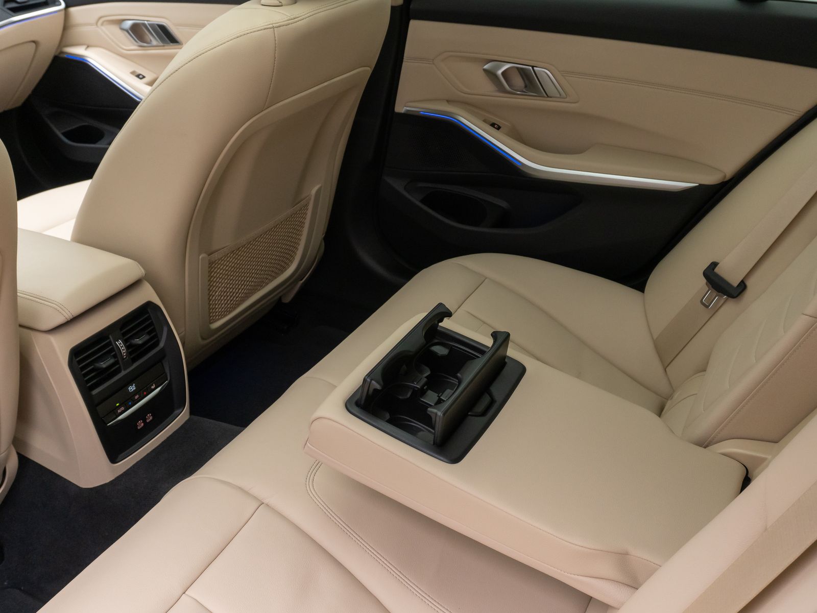 BMW 320d Luxury Line - Samsaru's Car Outlet