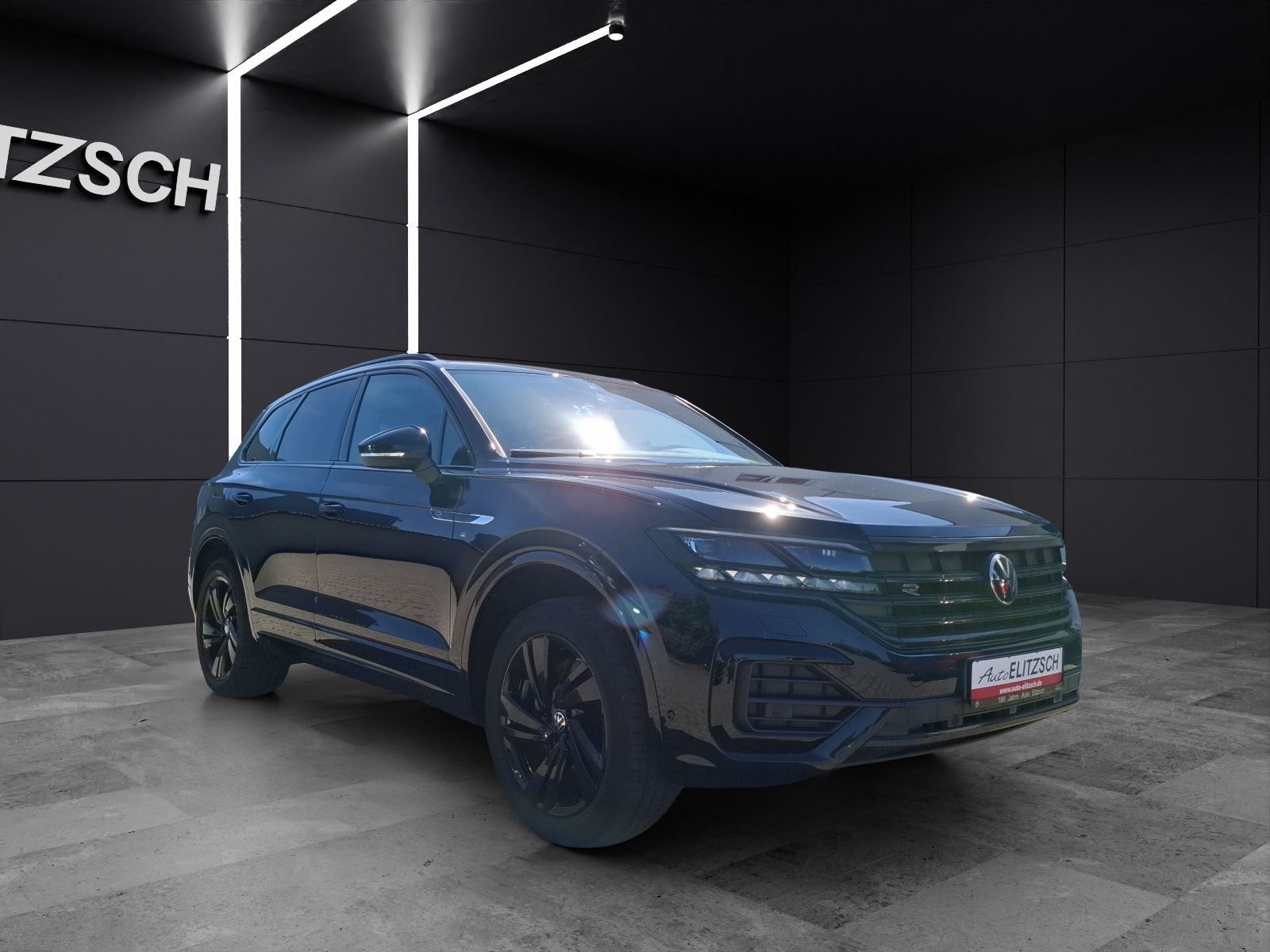 Volkswagen Touareg TDI R-Line 4M - Samsaru's Car Outlet