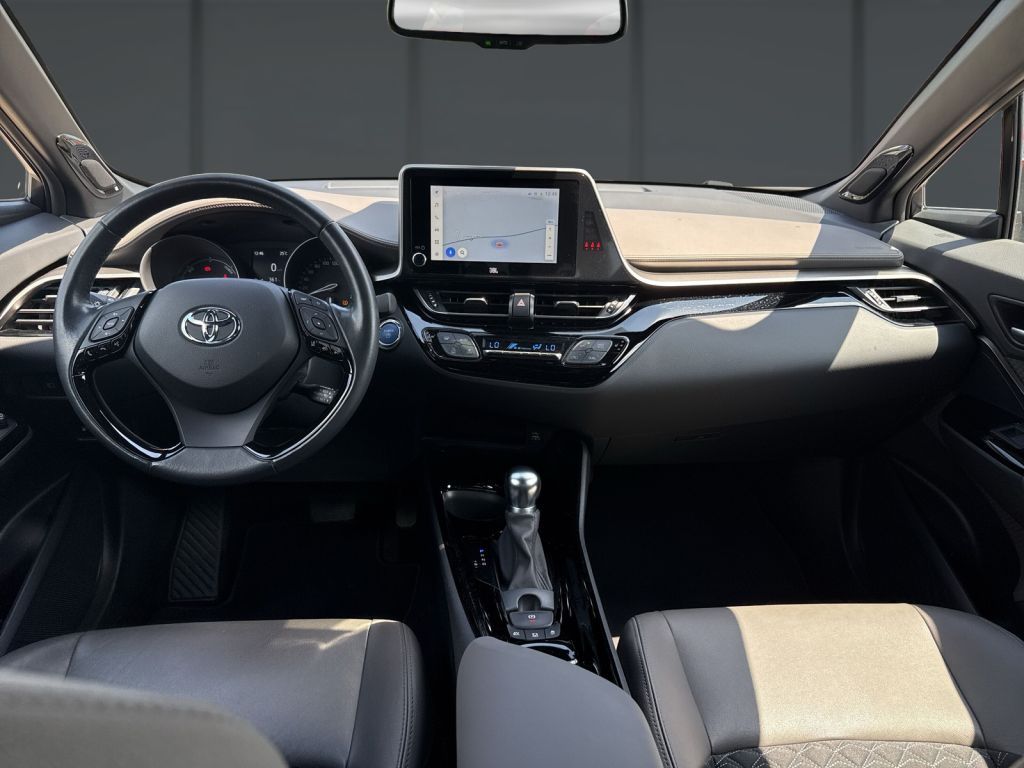 Toyota C-HR 2.0 Hybrid Lounge - Samsaru's Car Outlet