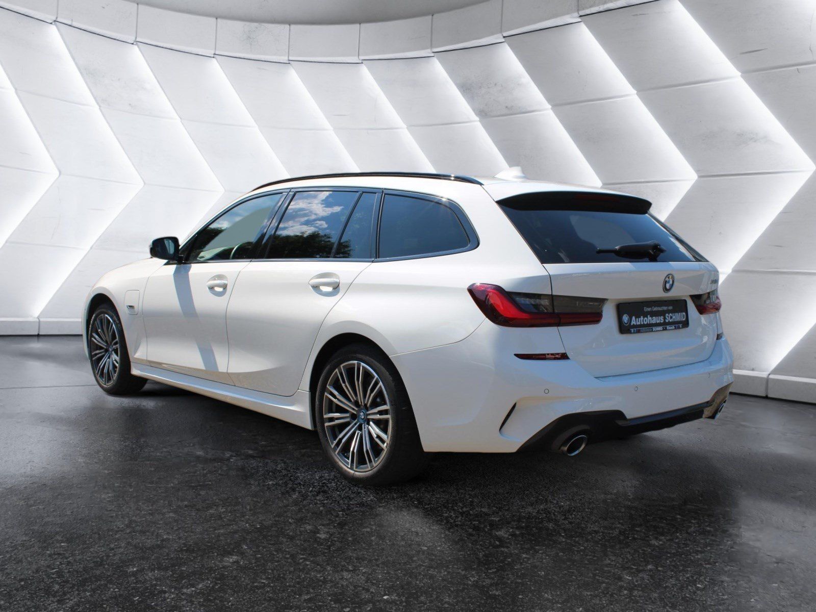 BMW 320e Touring - Samsaru's Car Outlet