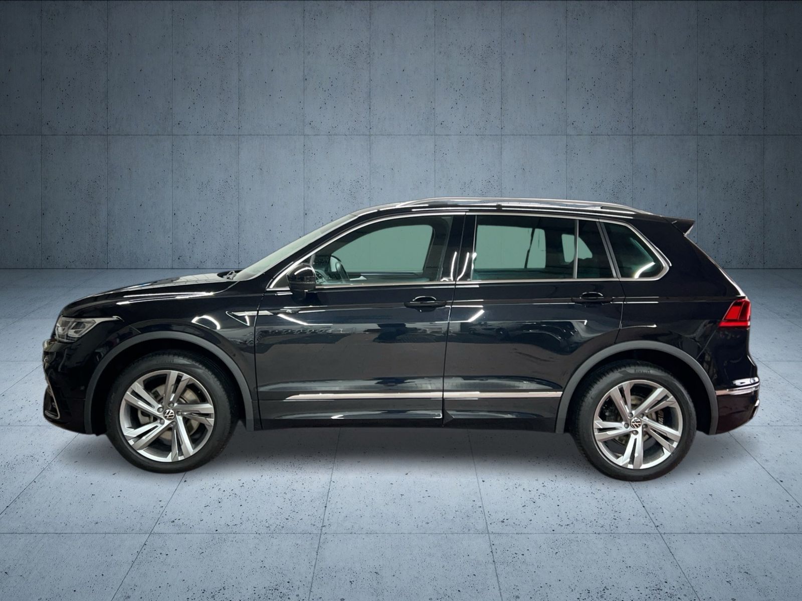 Volkswagen Tiguan 2.0 TDI DSG 4Motion R-Line /AHK /PANO