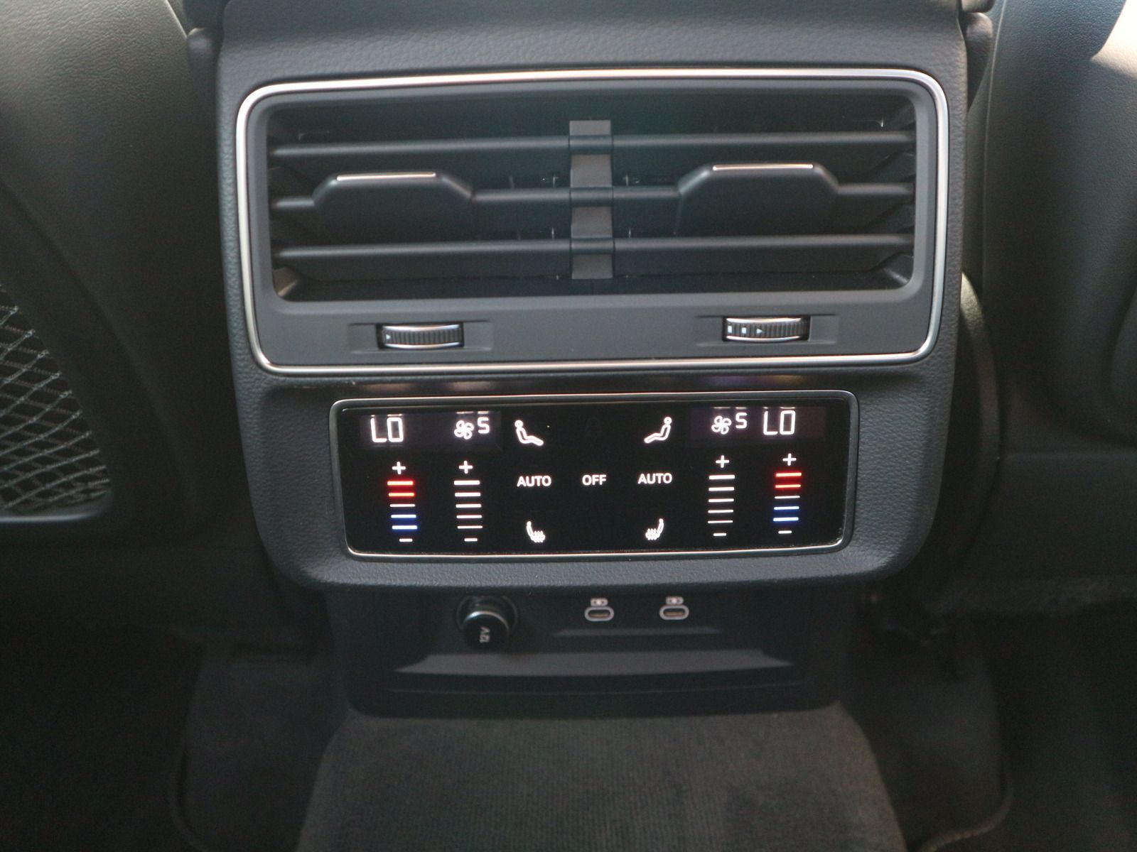 Audi Q7 S line 55 TFSI quattro 7-SITZER*AHK*PANO*STHZ