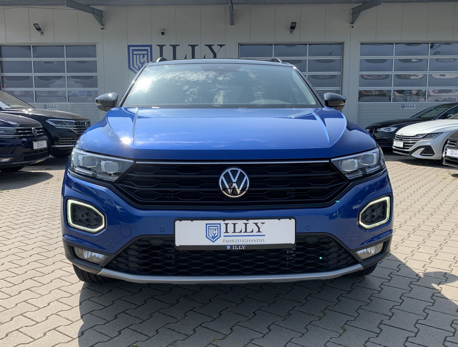 Volkswagen T-Roc 1.5 TSI Sport - Samsaru's Car Outlet