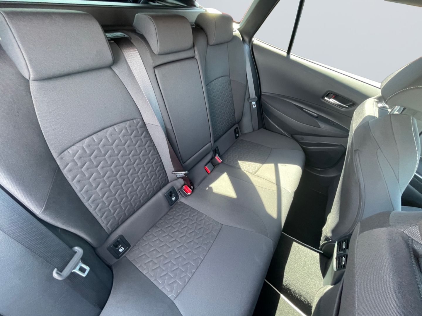 Toyota Corolla 1.8 Hybrid TS - Samsaru's Car Outlet