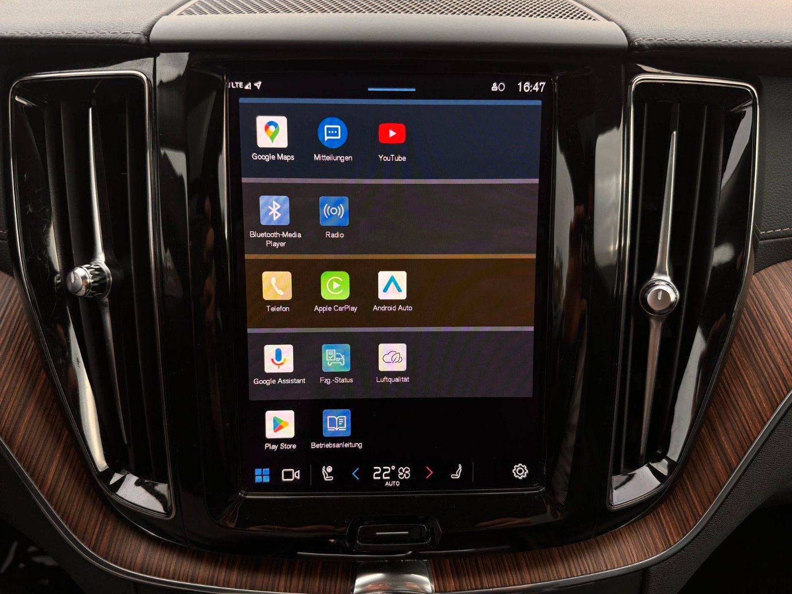 Volvo XC60 Ultimate Dark AWD AHK°PANO°HUD°360°STANDHZG