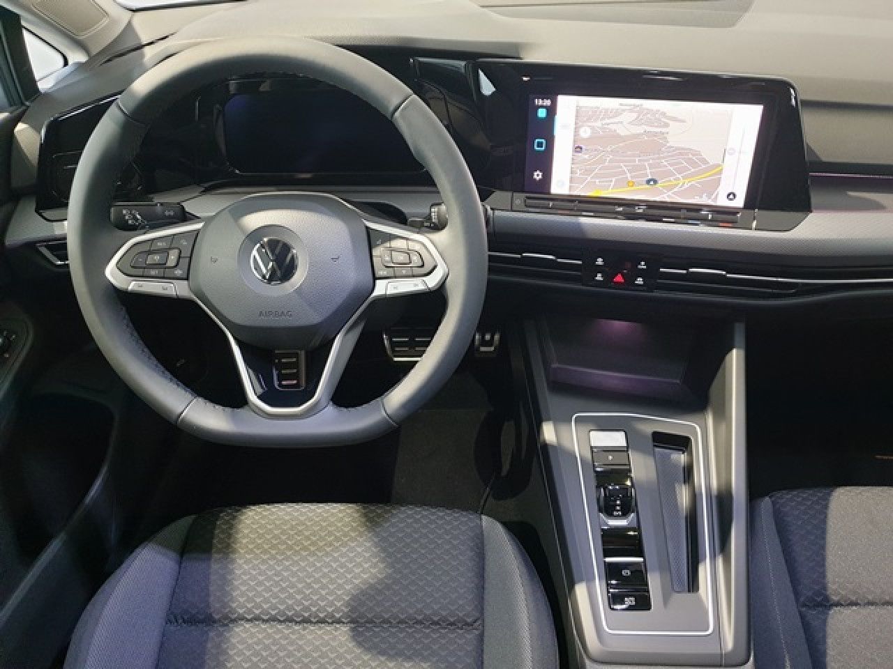Volkswagen Golf 1.5 eTSI Active DSG - Samsaru's Car Outlet