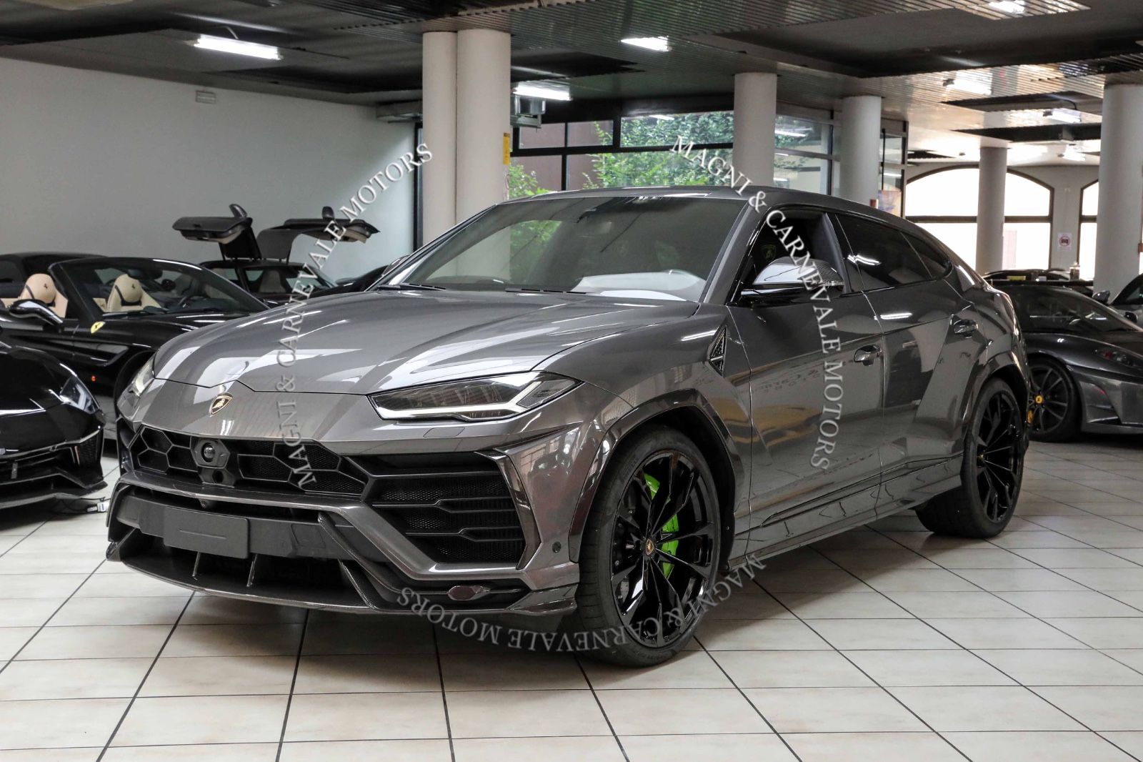 Lamborghini Urus - Samsaru's Car Outlet