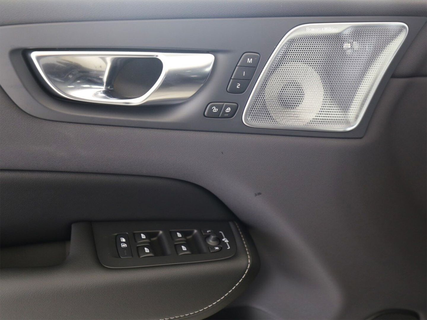 Volvo XC60 T8 Ultra Black Edition Recharge Plug-In - Samsaru's Car Outlet