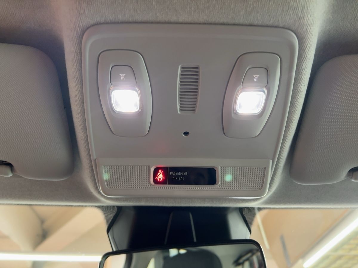 Renault ZOE EXPERIENCE R135 50kWh - Samsaru's Car Outlet