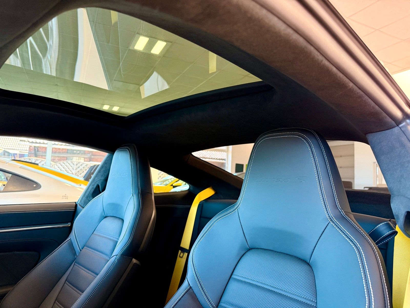 Porsche 911 992 Turbo S LIFT/Glasdach/ACC/Burmester