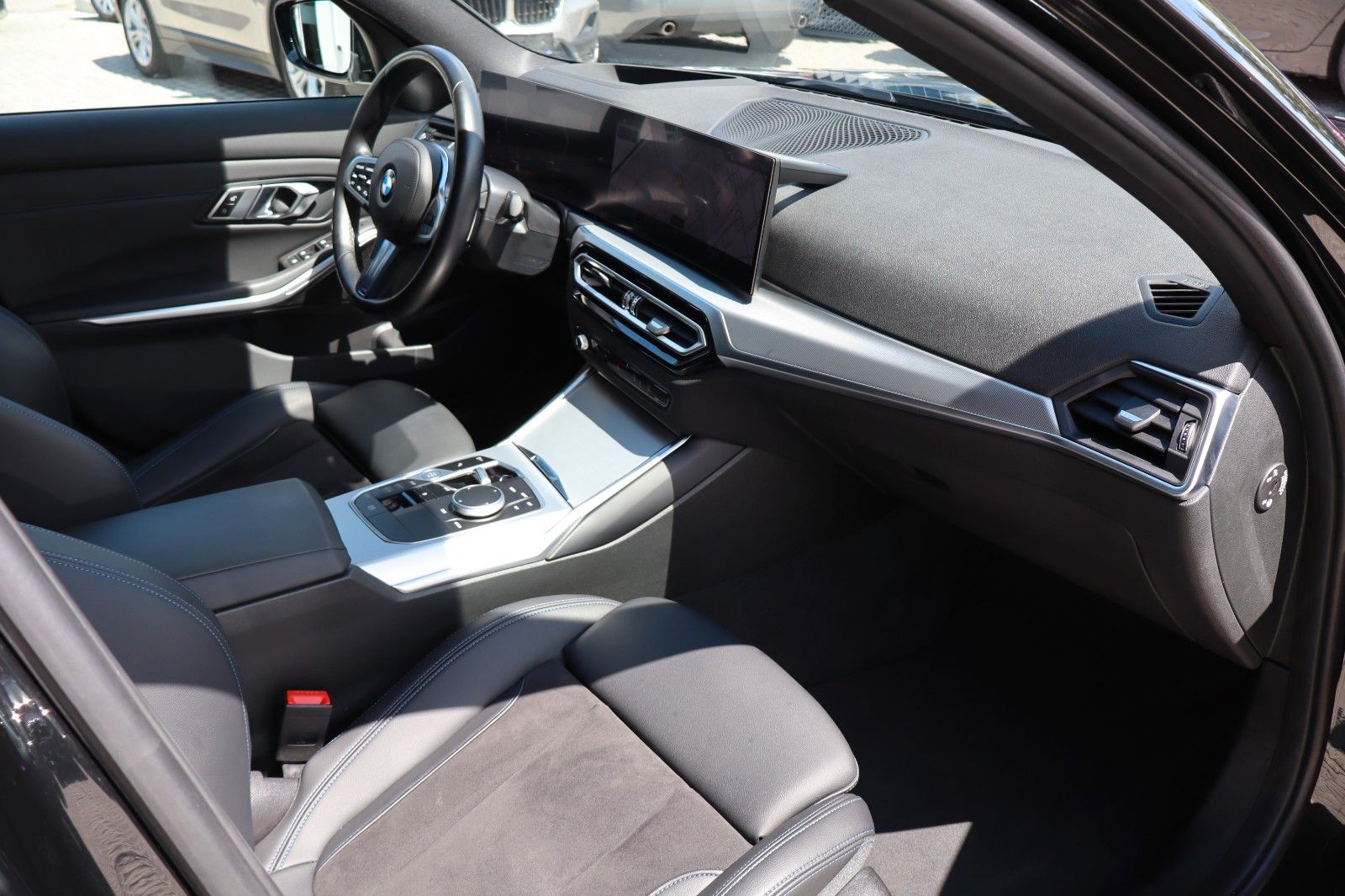 BMW 3 Lim. 320 d xDrive M Sport - Samsaru's Car Outlet