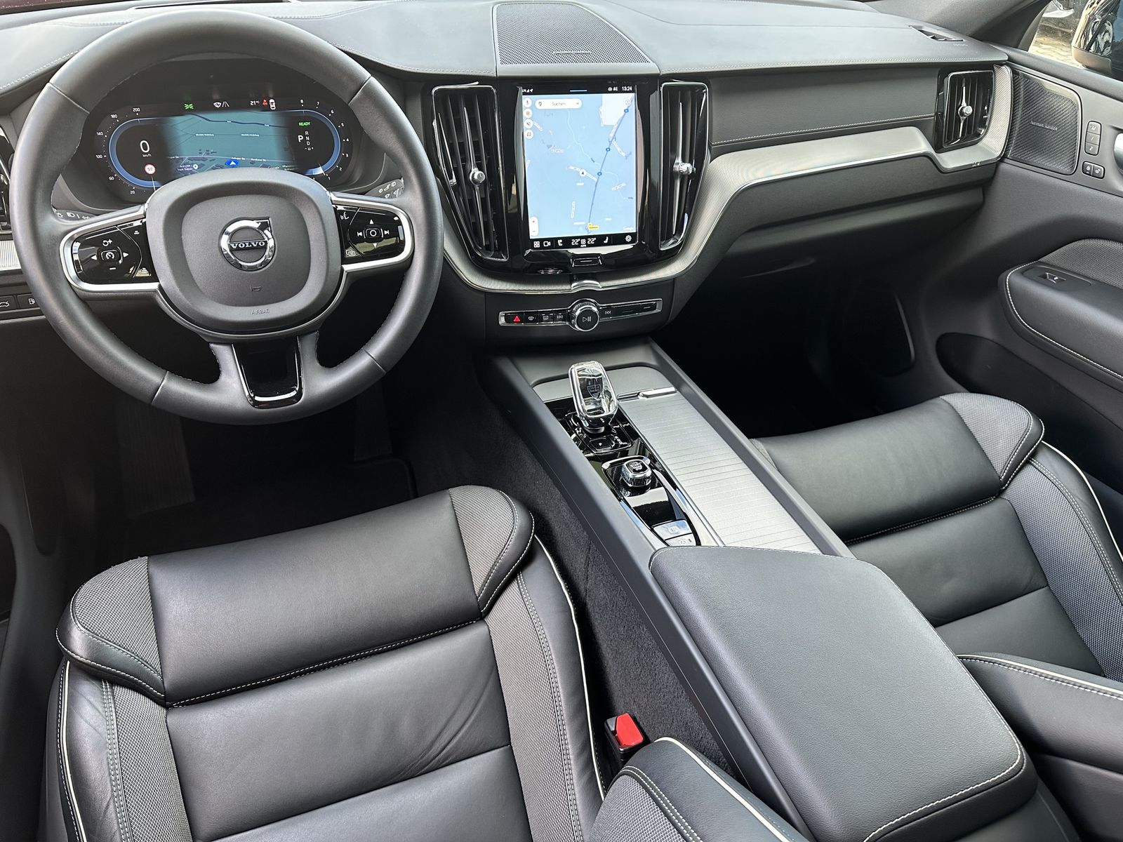 Volvo XC60 T8 AWD Ultimate Dark NAV+LED+360°+PANO+HUD