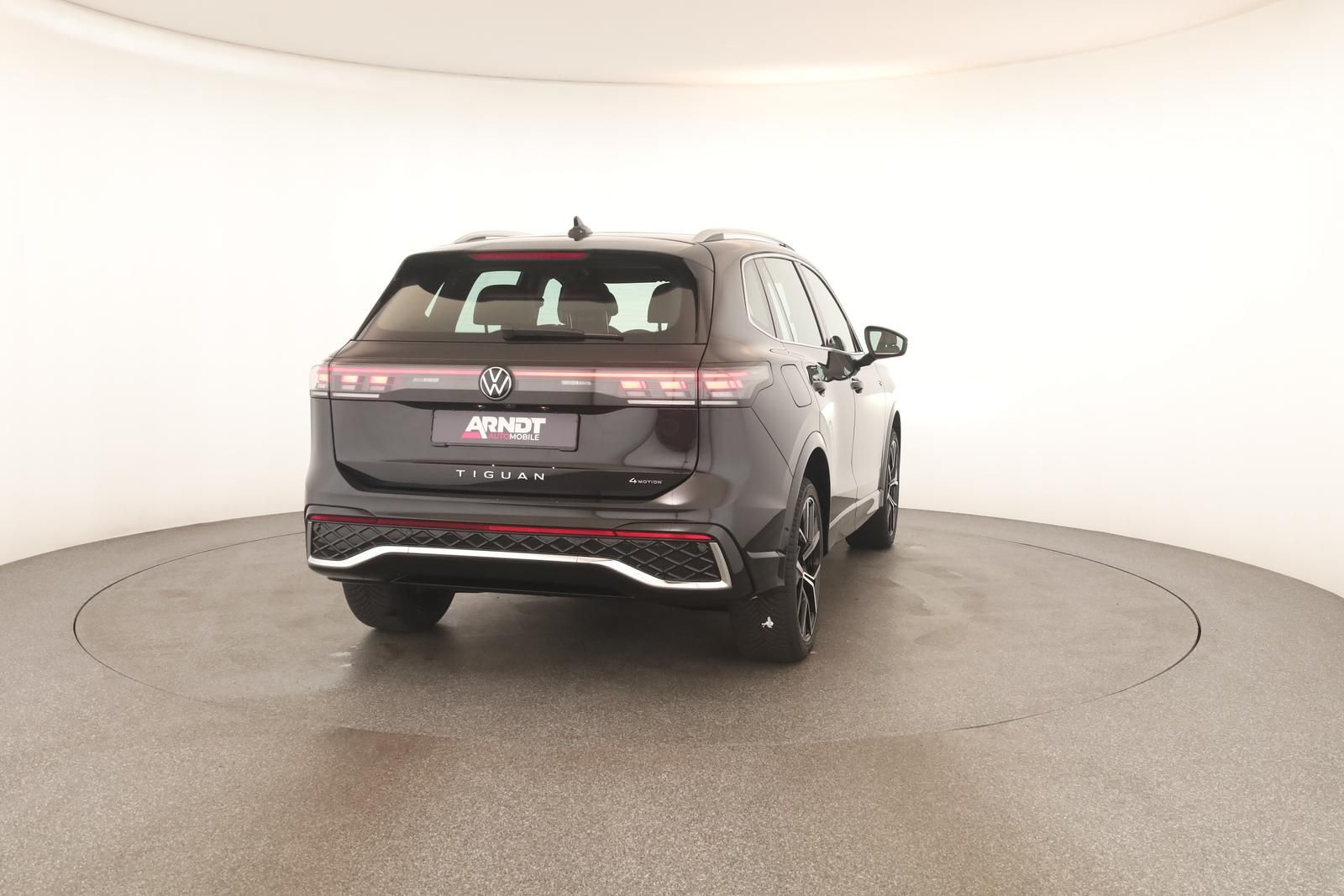 Volkswagen Tiguan 2.0 TDI 4M DSG R-Line Leder Pano Navi 360