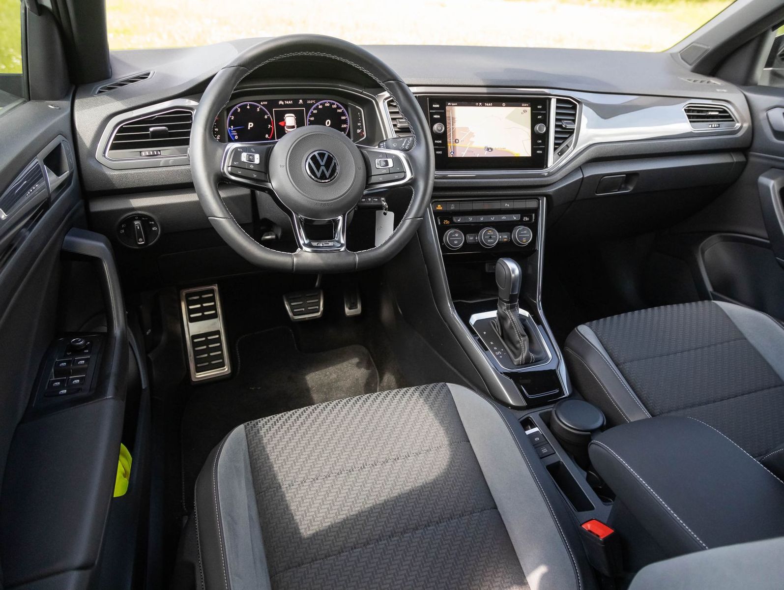 Volkswagen T-Roc 1.5 TSI Sport DSG - Samsaru's Car Outlet