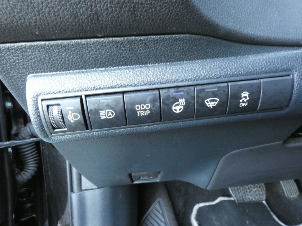 Toyota Corolla 1,8Hybrid Team D*Navi+LED+SHZ+PDZ+Allwet