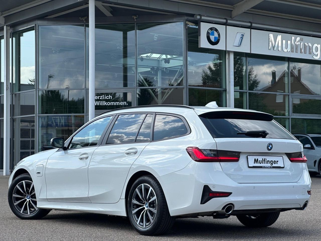 BMW 320e T. LiveProf.M - Samsaru's Car Outlet