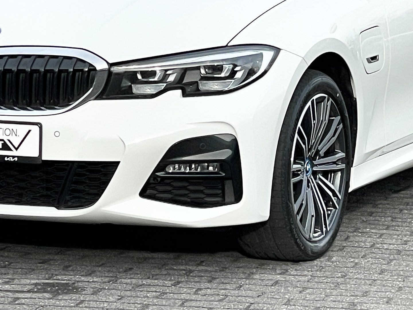 BMW 330e Touring M Sport - Samsaru's Car Outlet