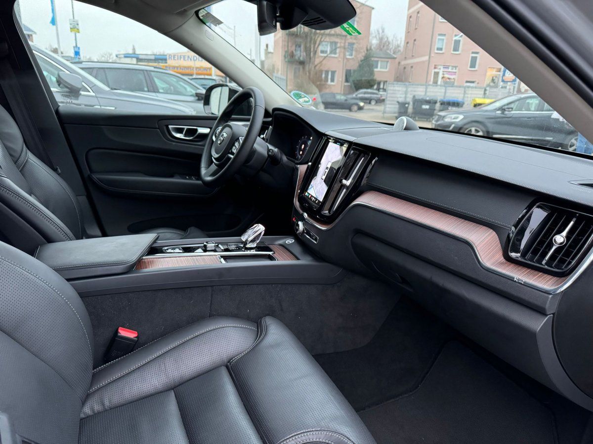 Volvo XC60 B5 AWD Ultimate Dark Luftfahrwerk Bowers &