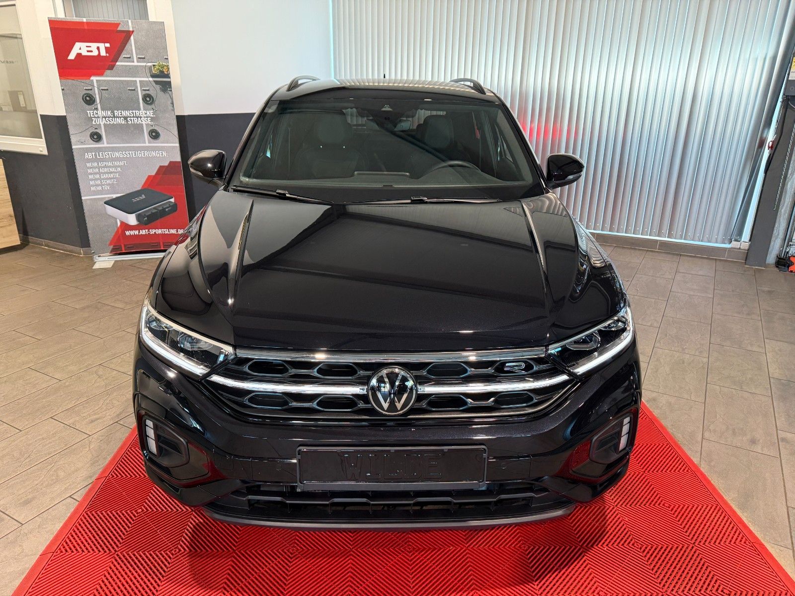 Volkswagen T-Roc R-Line - Samsaru's Car Outlet