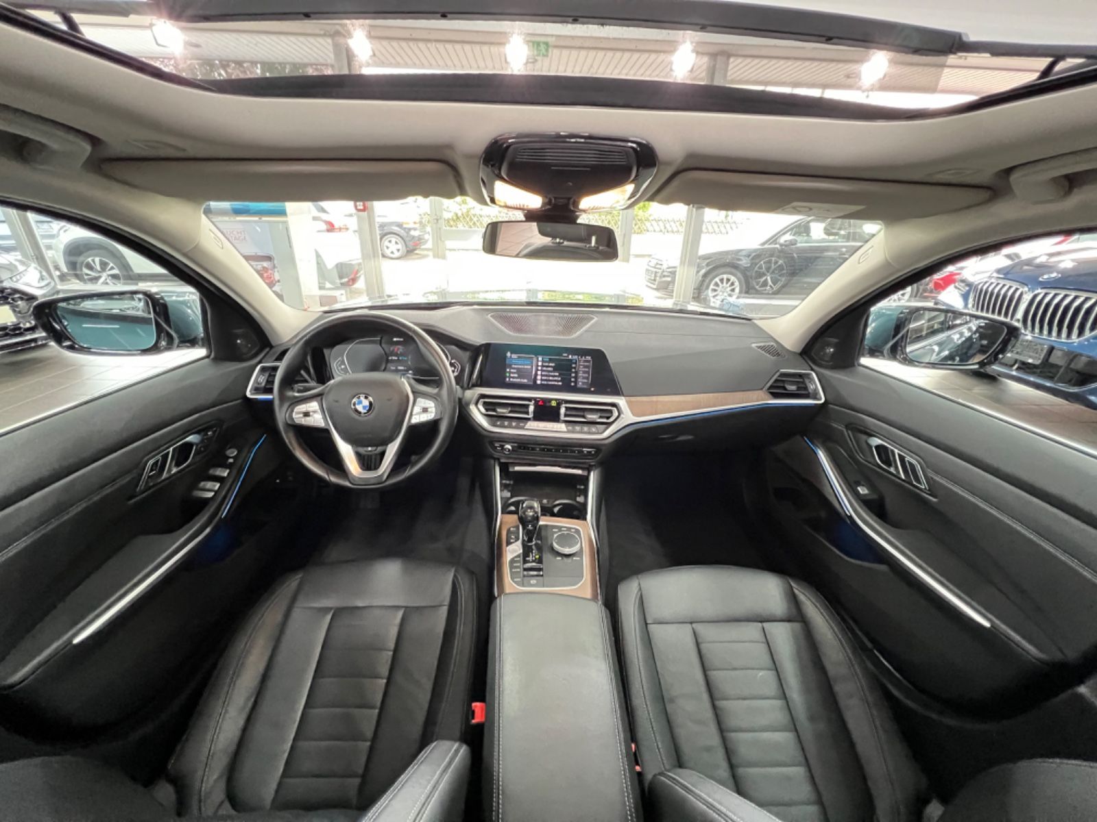 BMW 330e Touring Luxury Line - Samsaru's Car Outlet