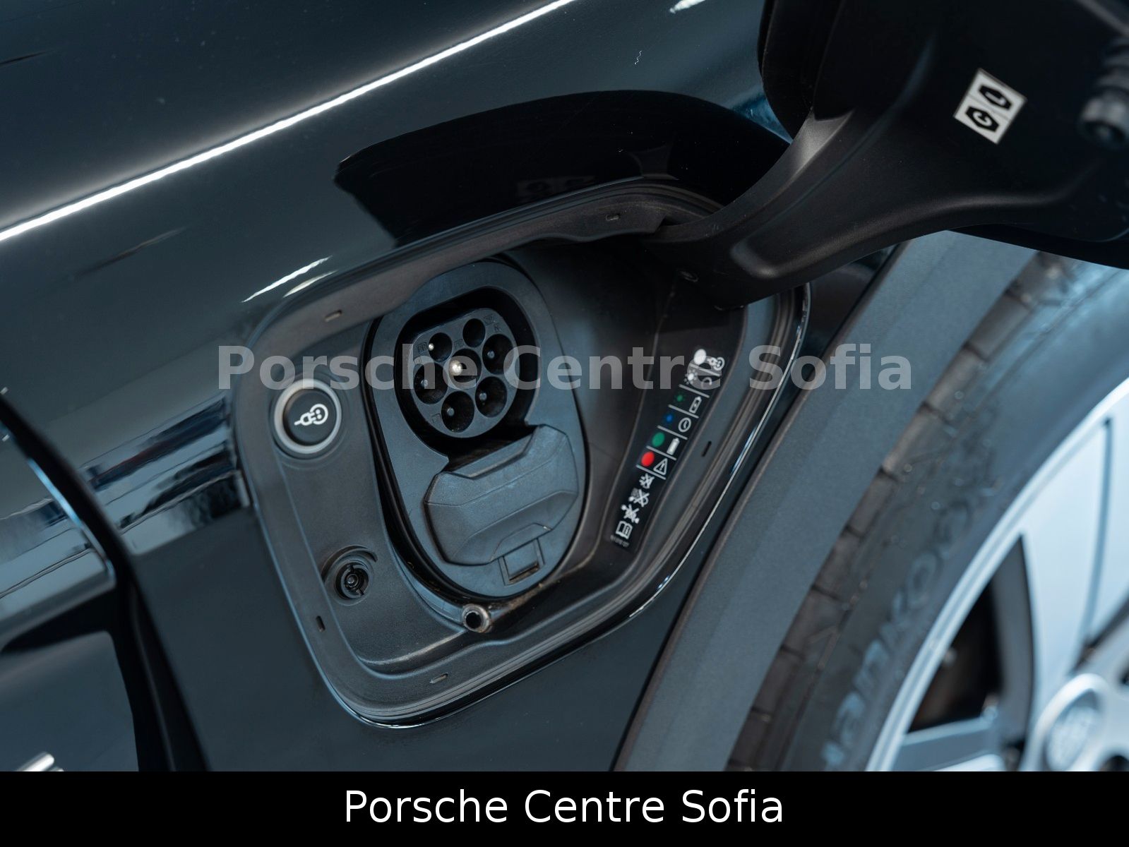 Porsche Taycan Cross Turismo 4