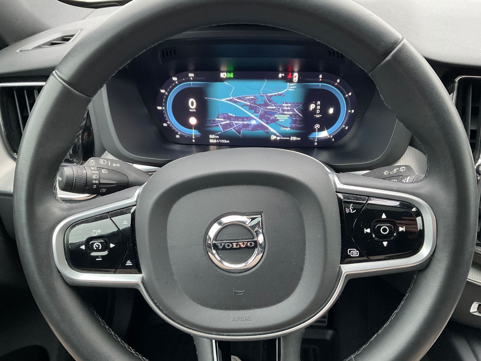 Volvo XC 60 XC60 R Design AWD,AHK,Kamera,Pano,LED