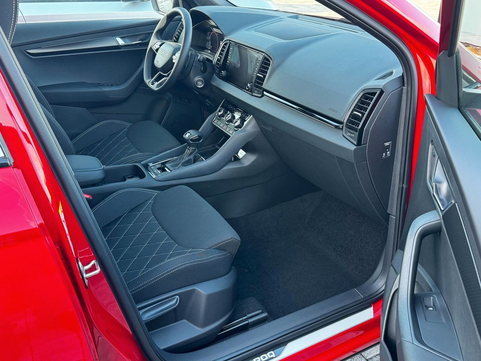 Skoda Karoq 1,5 TSI DSG Sportline 2ZKlimaautomatik ...