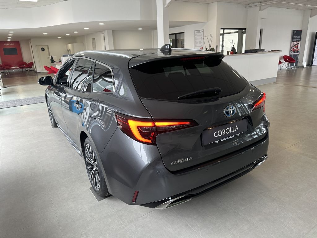 Toyota Corolla 2.0 Hybrid Touring Sports Team D