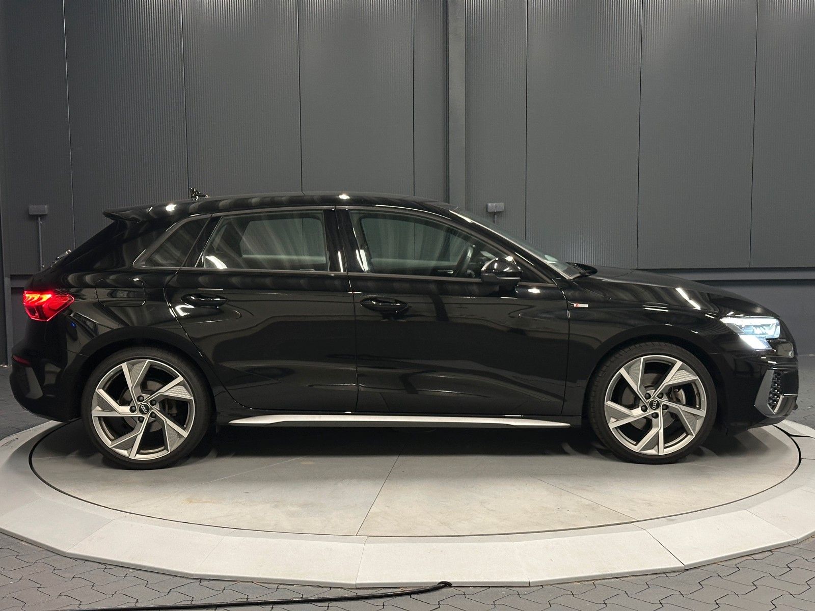 Audi A3 Sportback 40 TDI quattro S-Line*19Zoll*Matrix