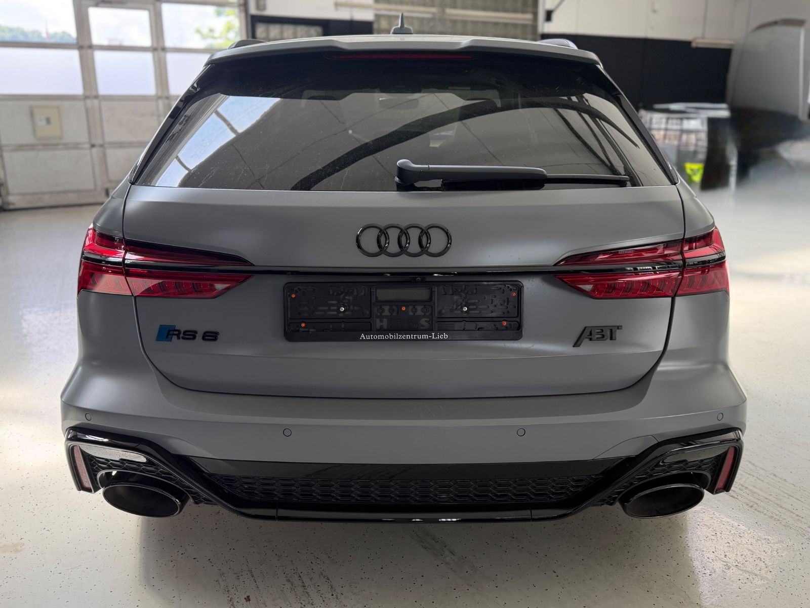 Audi RS6 Avant 4.0 TFSI/Quattro/Keramik/22Zoll/AHK