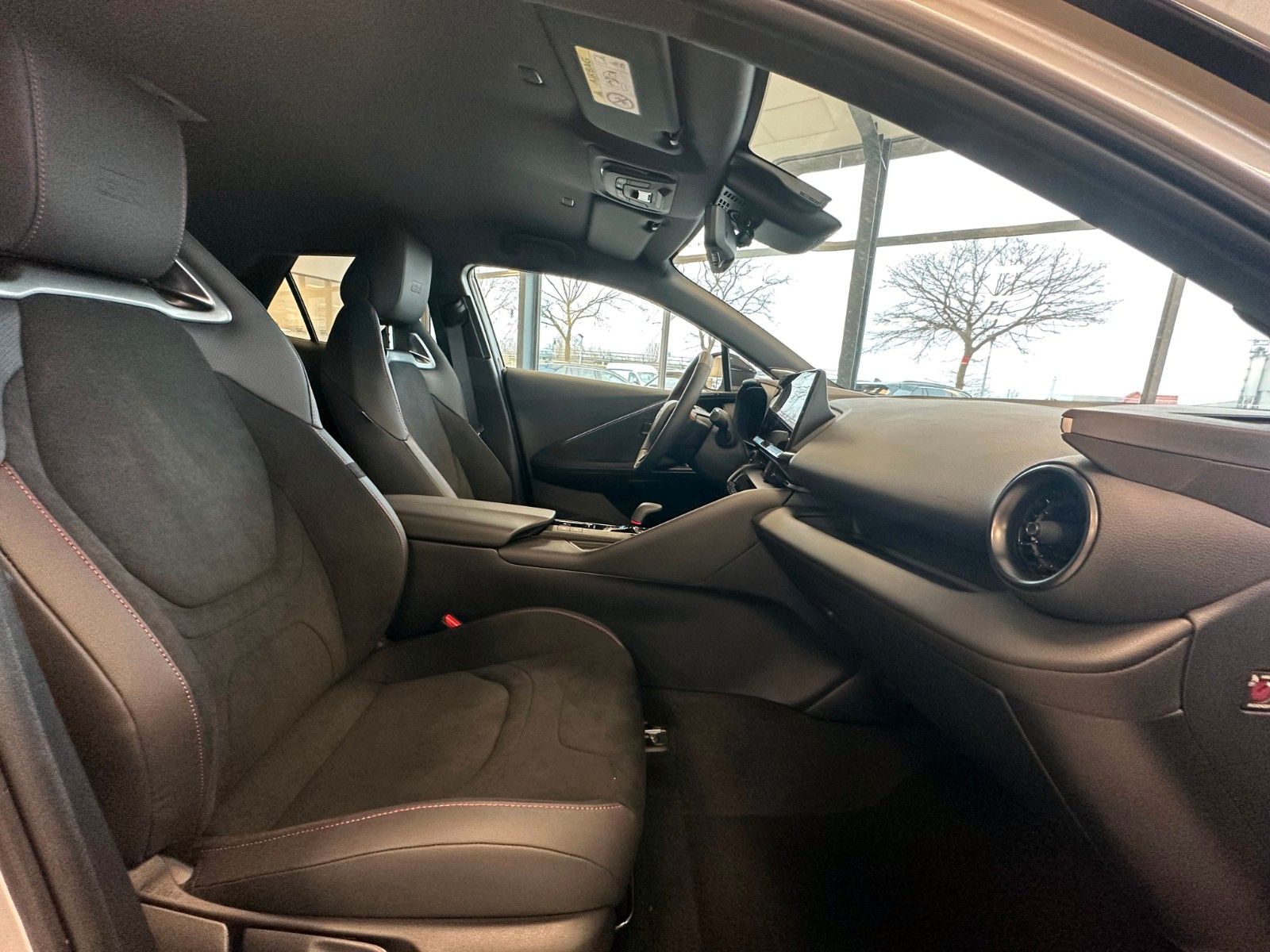 Toyota C-HR HYBRID 2.0 GR SPORT PREMIERE 4x4 SOFORT !