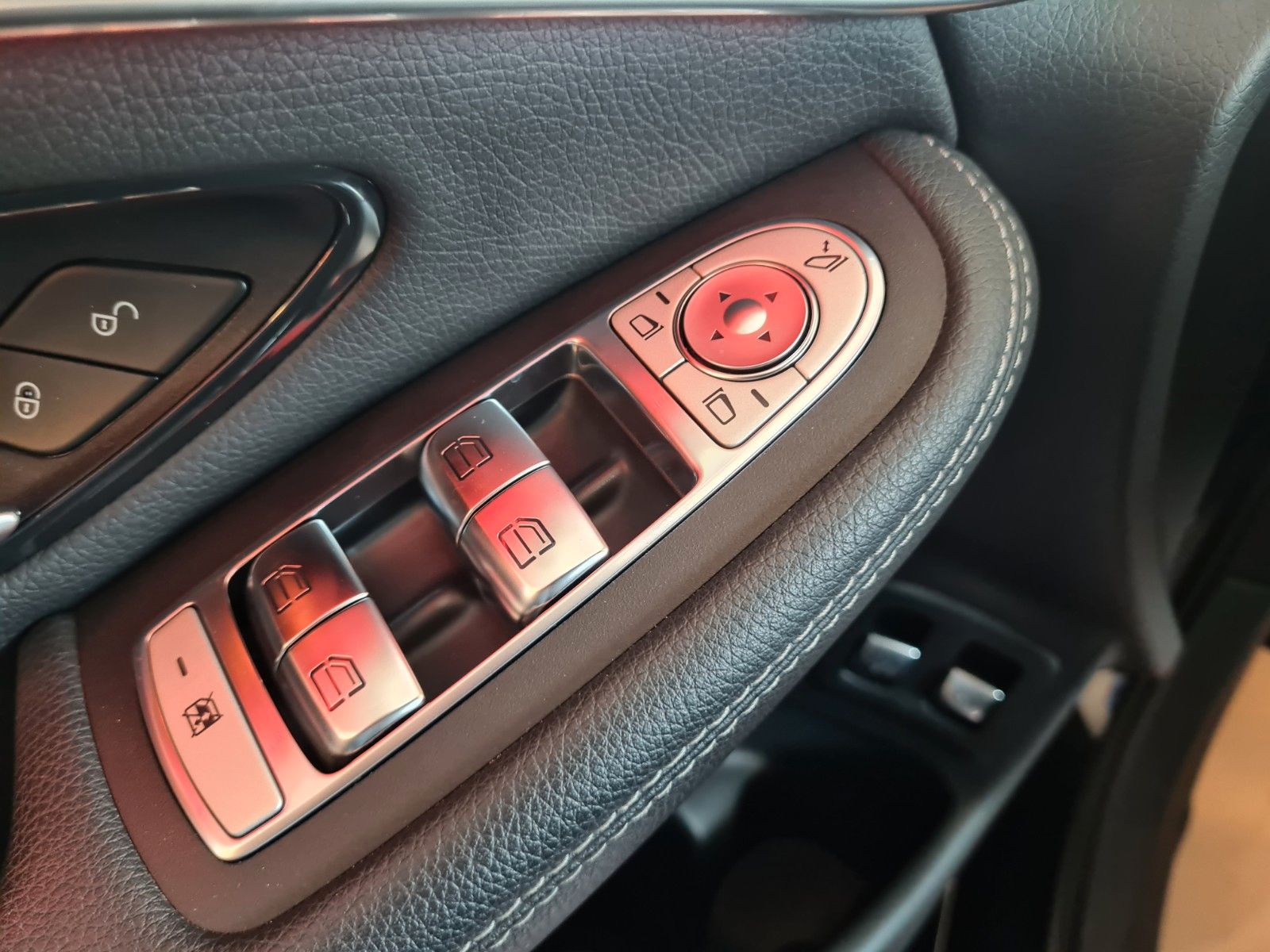 Mercedes-Benz GLC 200 4M AMG Night - Samsaru's Car Outlet