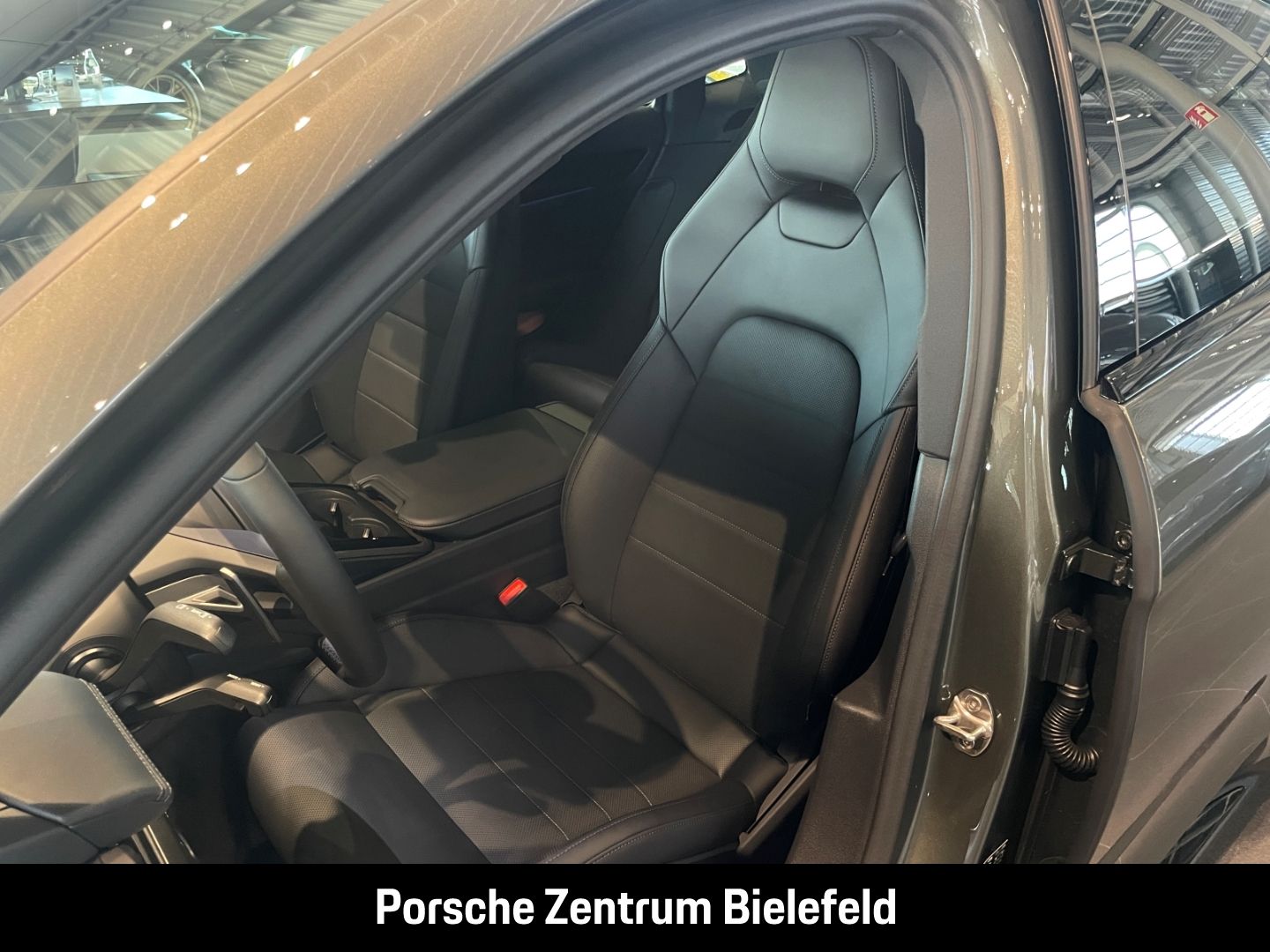 Porsche Panamera 4S E-Hybrid Surround-View Luftfederung