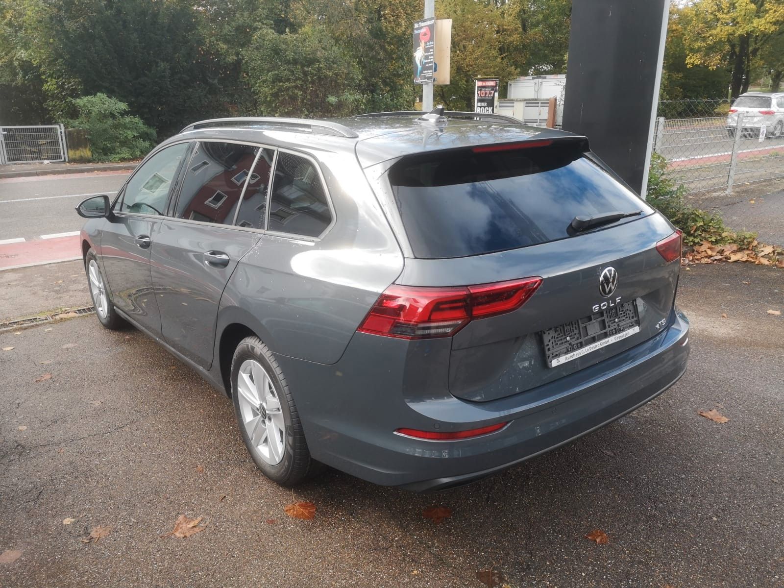 Volkswagen Golf 1.5 eTSI DSG Life - Samsaru's Car Outlet