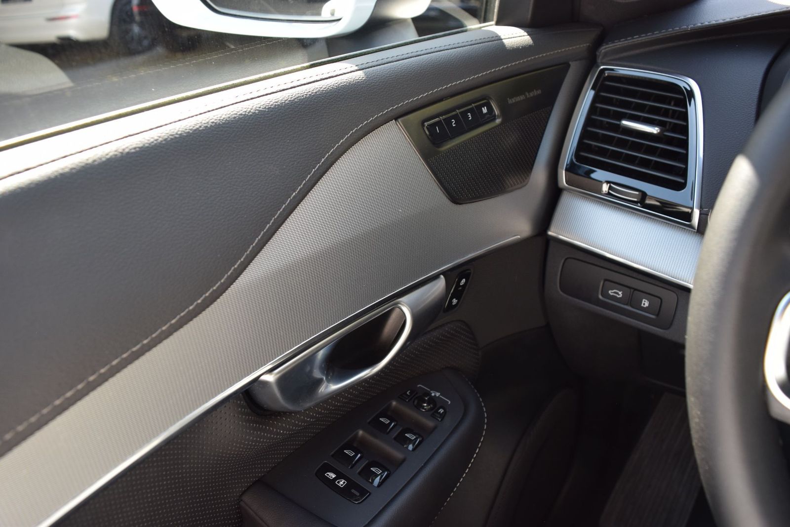 Volvo XC90 T8 AWD Plus - Samsaru's Car Outlet