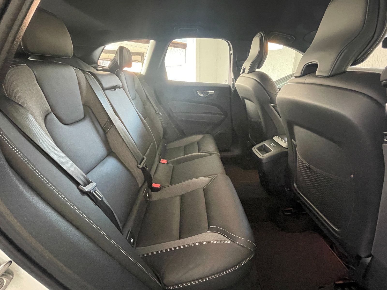 Volvo XC60 Plus Dark AWD*Navi*LED*Leder AHK*