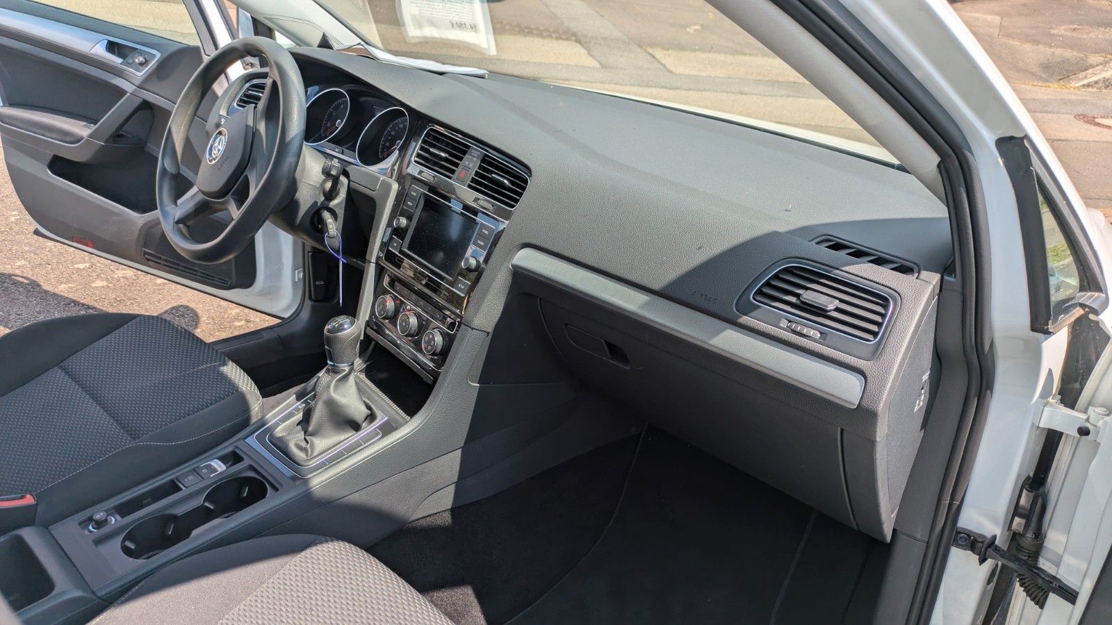 Volkswagen Golf VII Variant Trendline - Samsaru's Car Outlet