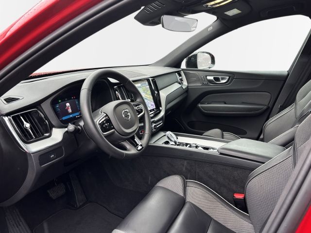 Volvo XC60 B5 Benzin AWD Ultimate Dark 20'' ACC StandH