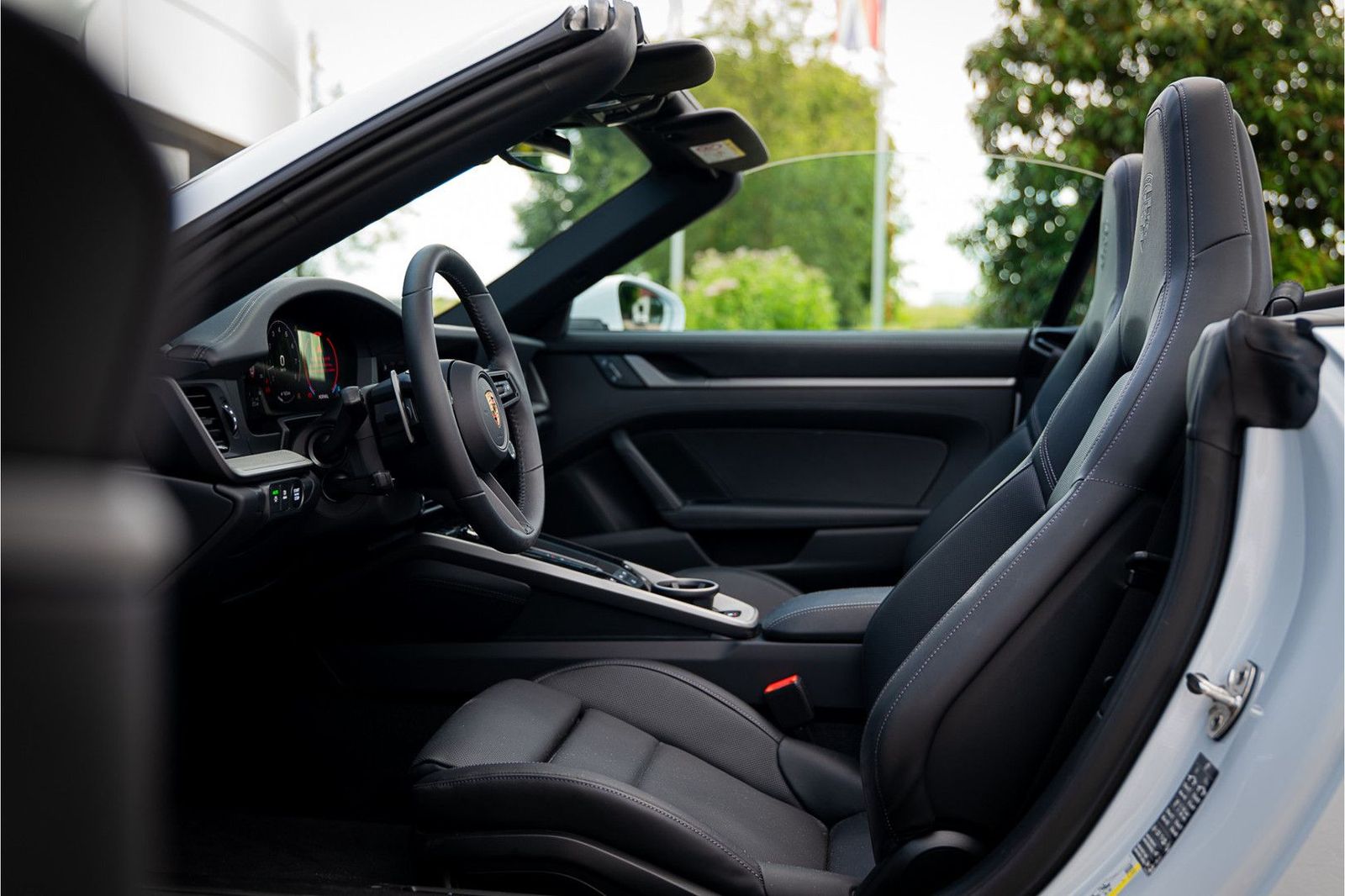 Porsche 992 Carrera S - Samsaru's Car Outlet