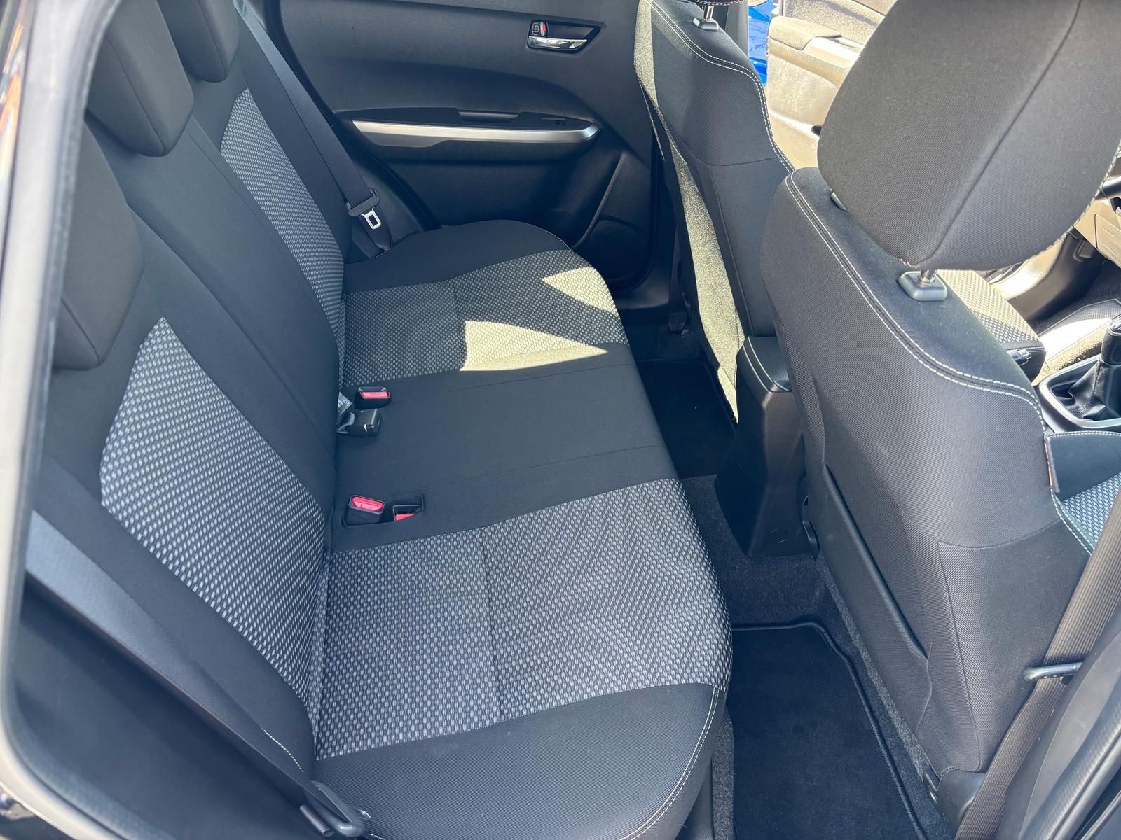 Suzuki Vitara 1.5 Hybrid Comfort - Samsaru's Car Outlet