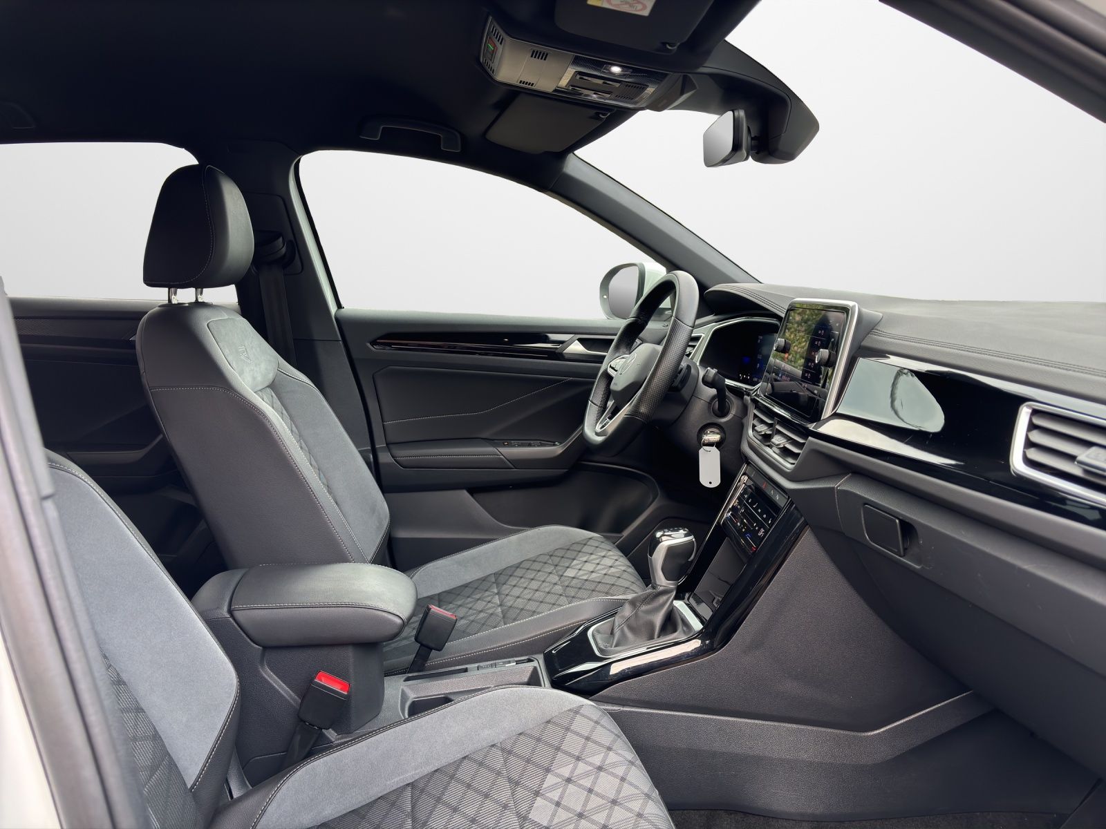 Volkswagen T-Roc 1.5 TSI DSG R-Line - Samsaru's Car Outlet