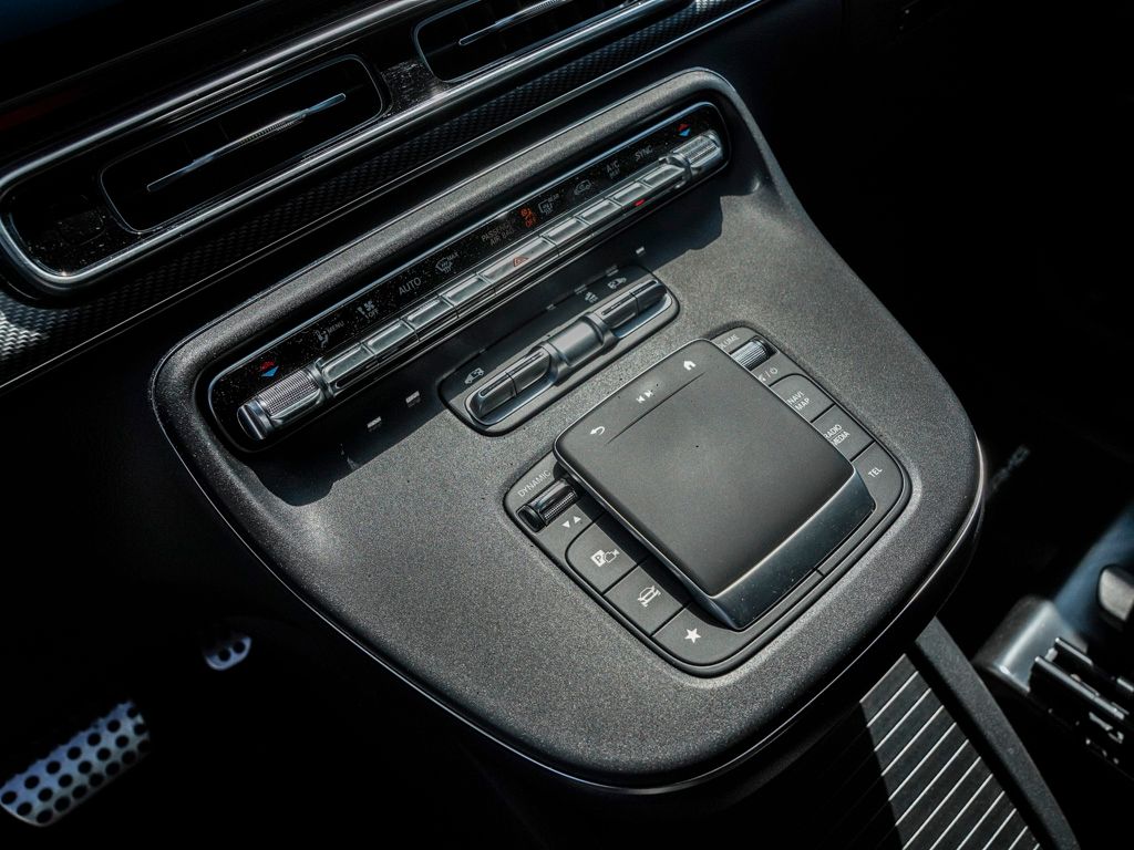 Mercedes-Benz V 300 d 4M AMG-LINE - Samsaru's Car Outlet