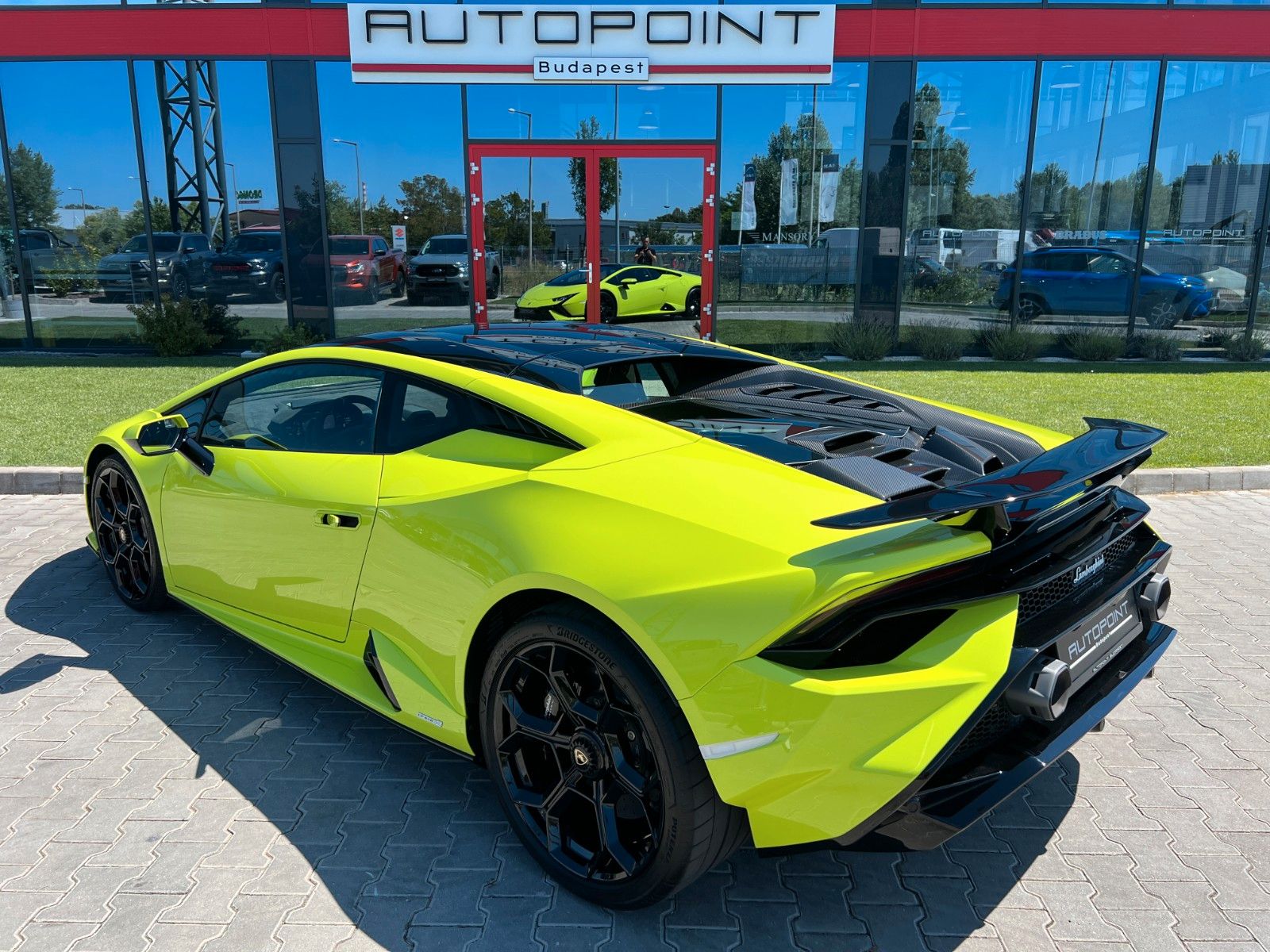Lamborghini Huracán Tecnica - Samsaru's Car Outlet