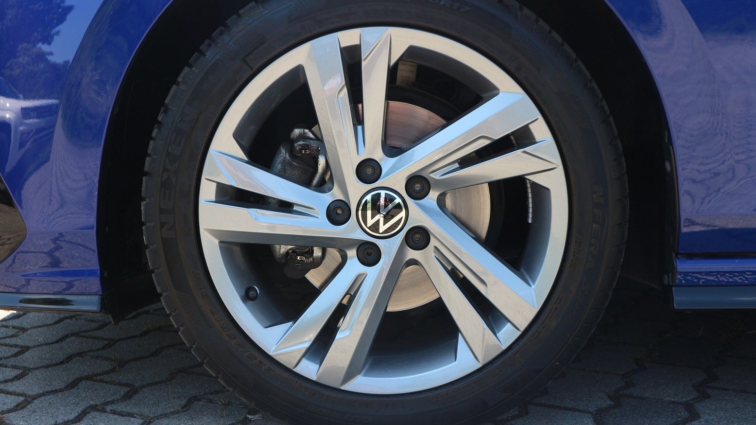 Volkswagen Golf R-Line - Samsaru's Car Outlet